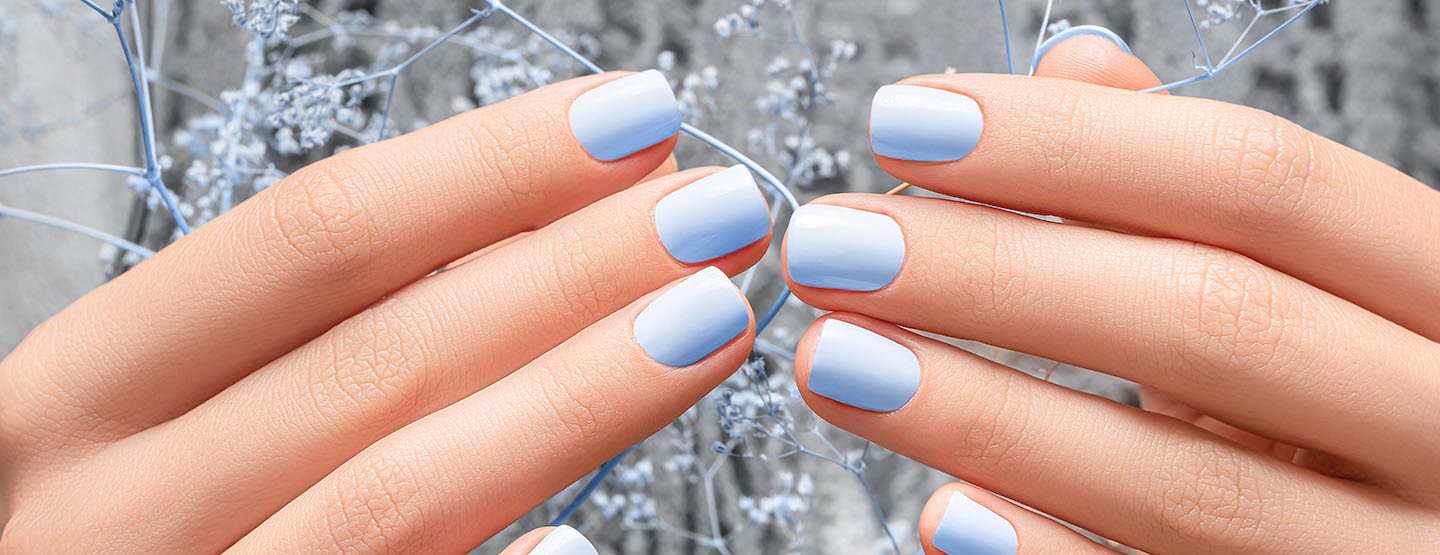 Blueberry Milk Nails - tendințele iernii în materie de unghii 