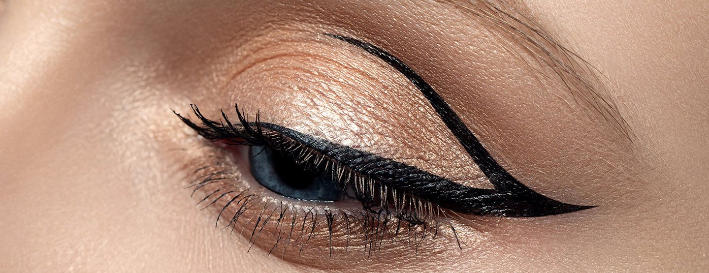 Eyeliner colorat:trend-ul primăverii