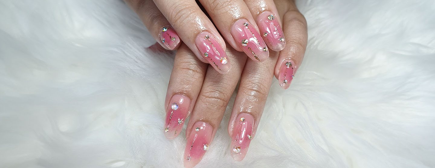 Aura Nails - Îți arătăm pas cu pas cum să realizezi o manichiură în tendințe