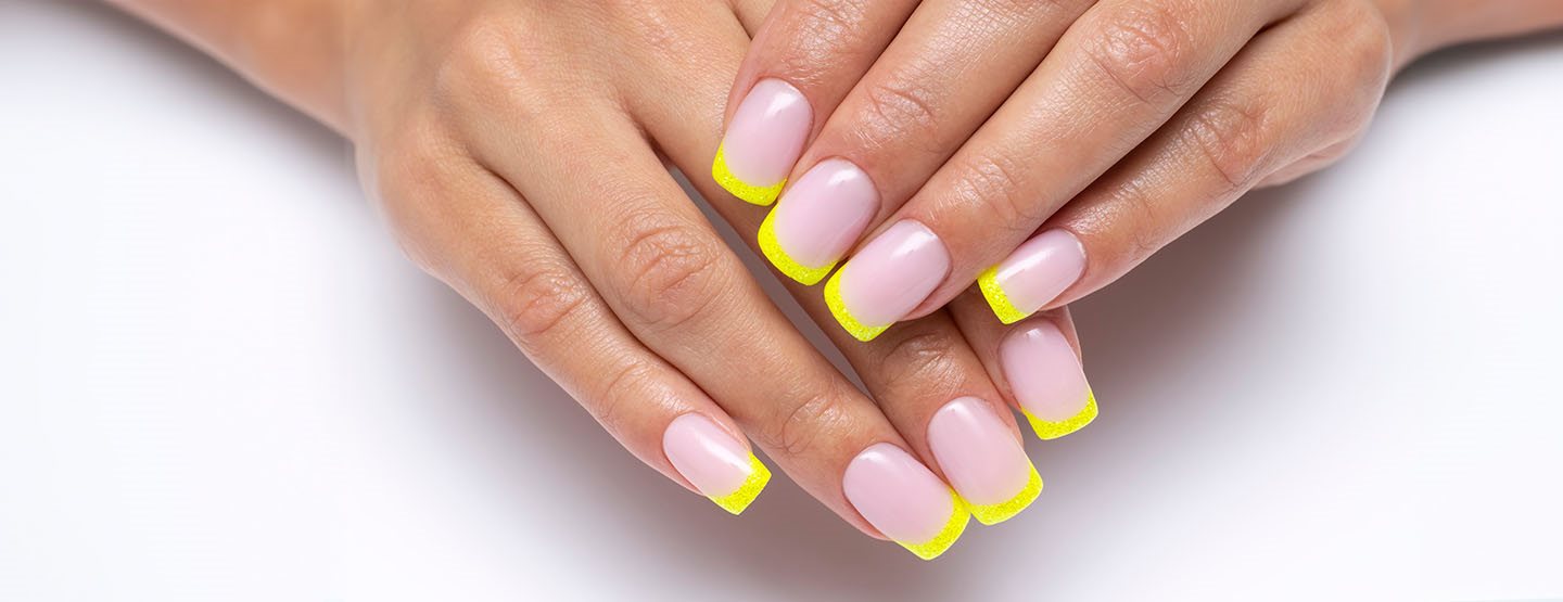 French Nails, dar în culori ca pe Instagram! 