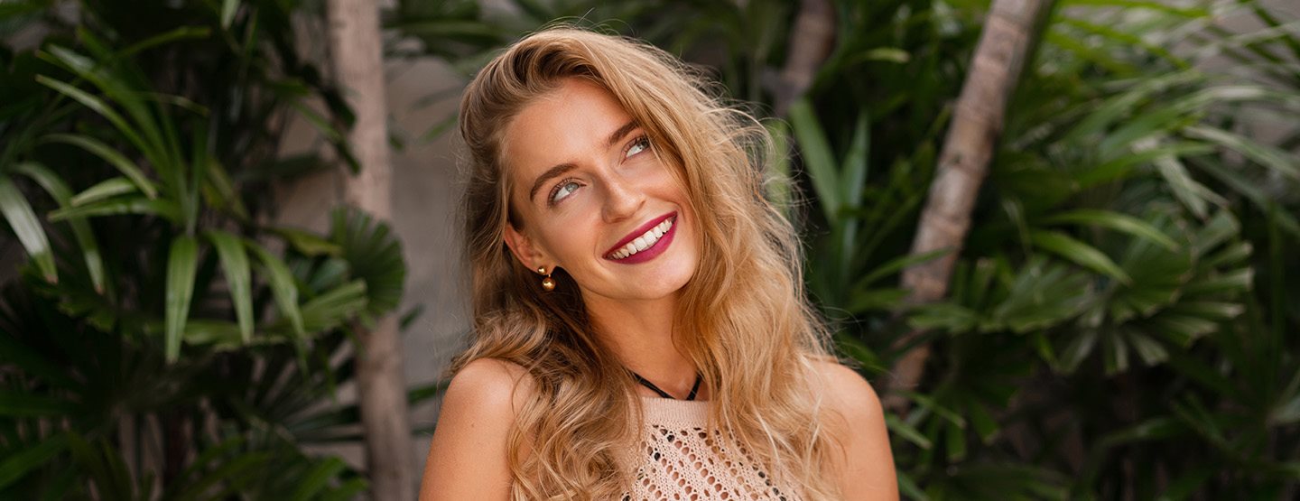 Strawberry blonde: Totul despre culoarea de păr în trend