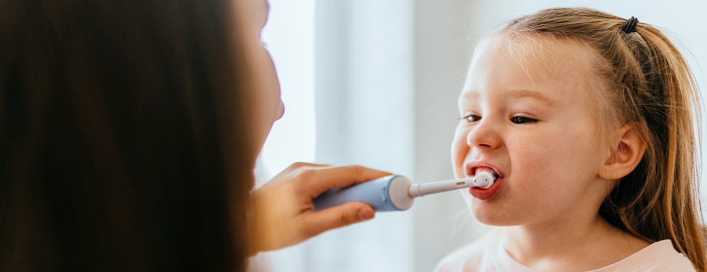 Periuță de dinți electrică: este mai bună pentru copii?