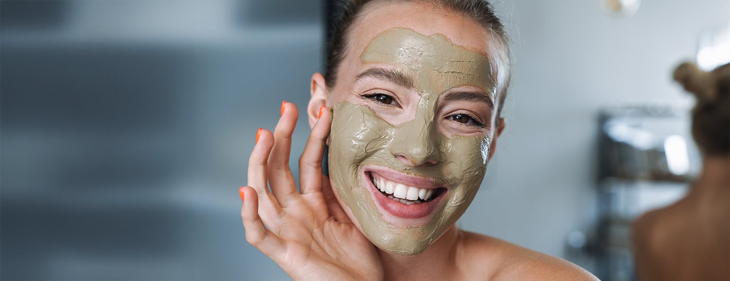 Îngrijirea pielii toamna: 3 măști faciale DIY cu dovleac, scorțișoară și alte ingrediente