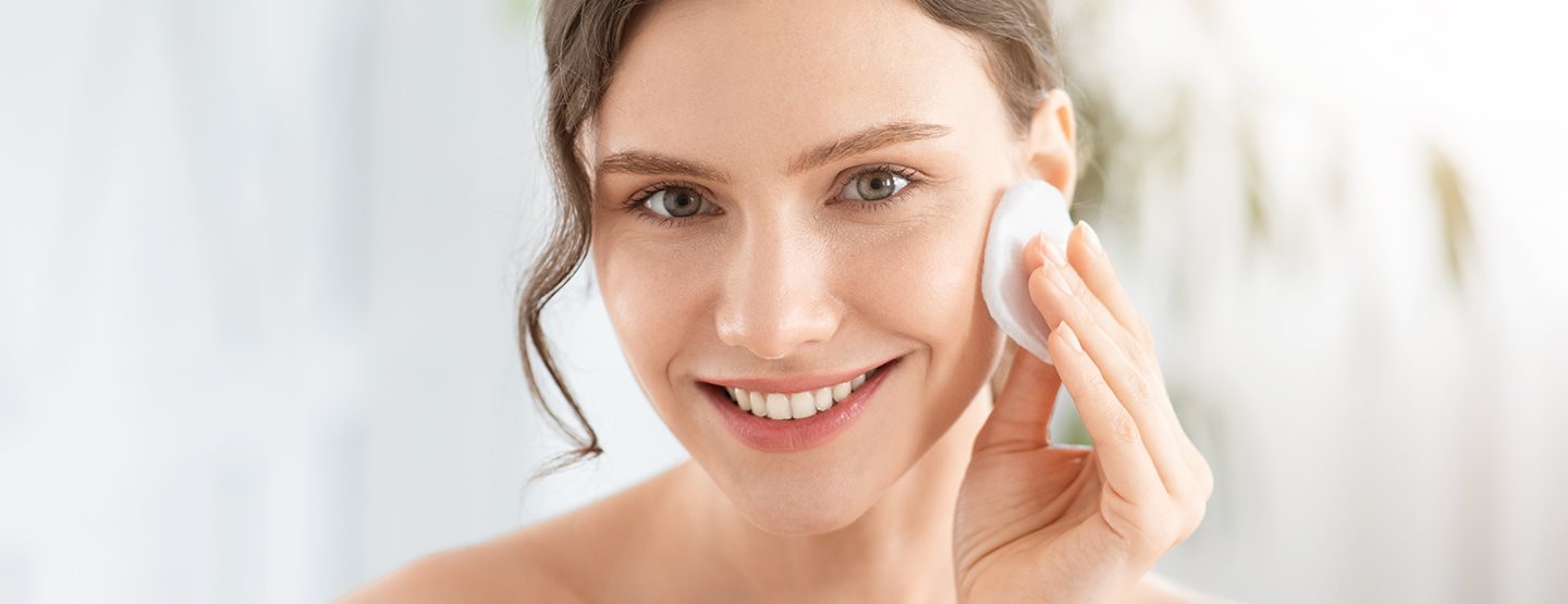 Tonerul lăptos: secretul suprem de îngrijire pentru pielea sensibilă