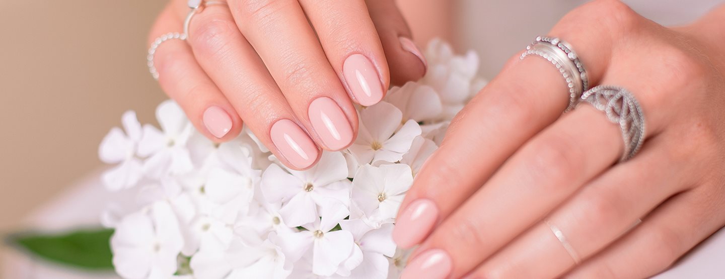 Unghii de mireasă: acestea sunt cele mai frumoase modele