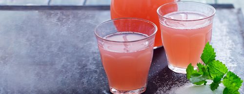 Băutură răcoritoare: fă-ți propria limonadă de rubarbă