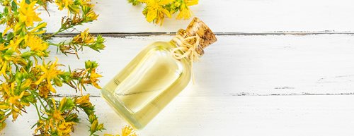 Sirop de flori de tei și ulei de sunătoare făcute în casă