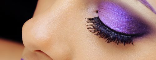 Very Peri Make-up: cum se realizează look-ul violet