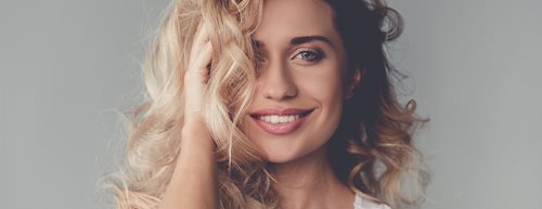 Cum să vă faceți propriile șuvițe blonde