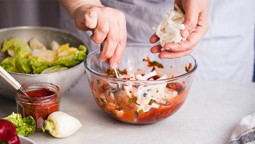 Fermentarea legumelor: mai simplă cu rețeta Kimchi