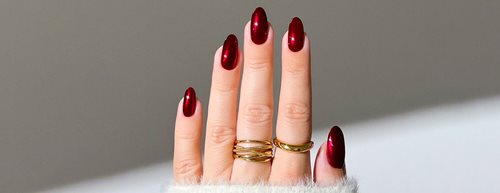 Unghii de iarnă 2025/2026: Douăsprezece idei de manichiură pentru sezonul rece