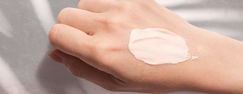 Crema de zi colorată: 3 motive pentru a o folosi