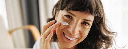 Primer: Secretul din spatele pielii fără pori și netede