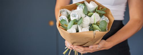 Tort de scutece în mod diferit: Cum să meșteriți un buchet de flori din scutece