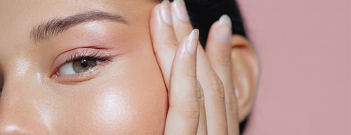 Frosted Glam: Cum să obțineți un look de iarnă elegant folosind culori pastelate reci