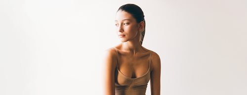 Decolteu care să atragă privirile: la ce să fii atentă