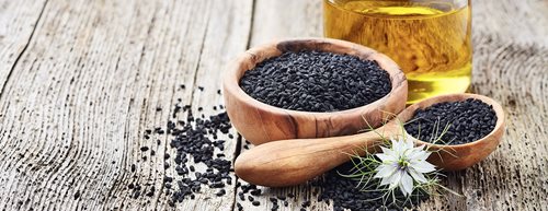 Ulei de chimen negru: o nutriționistă ne explică modul de administrare și efectele