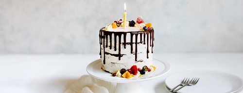 Rețetă de tort de zi de naștere: mini-tort de ciocolată cu frosting de lămâie